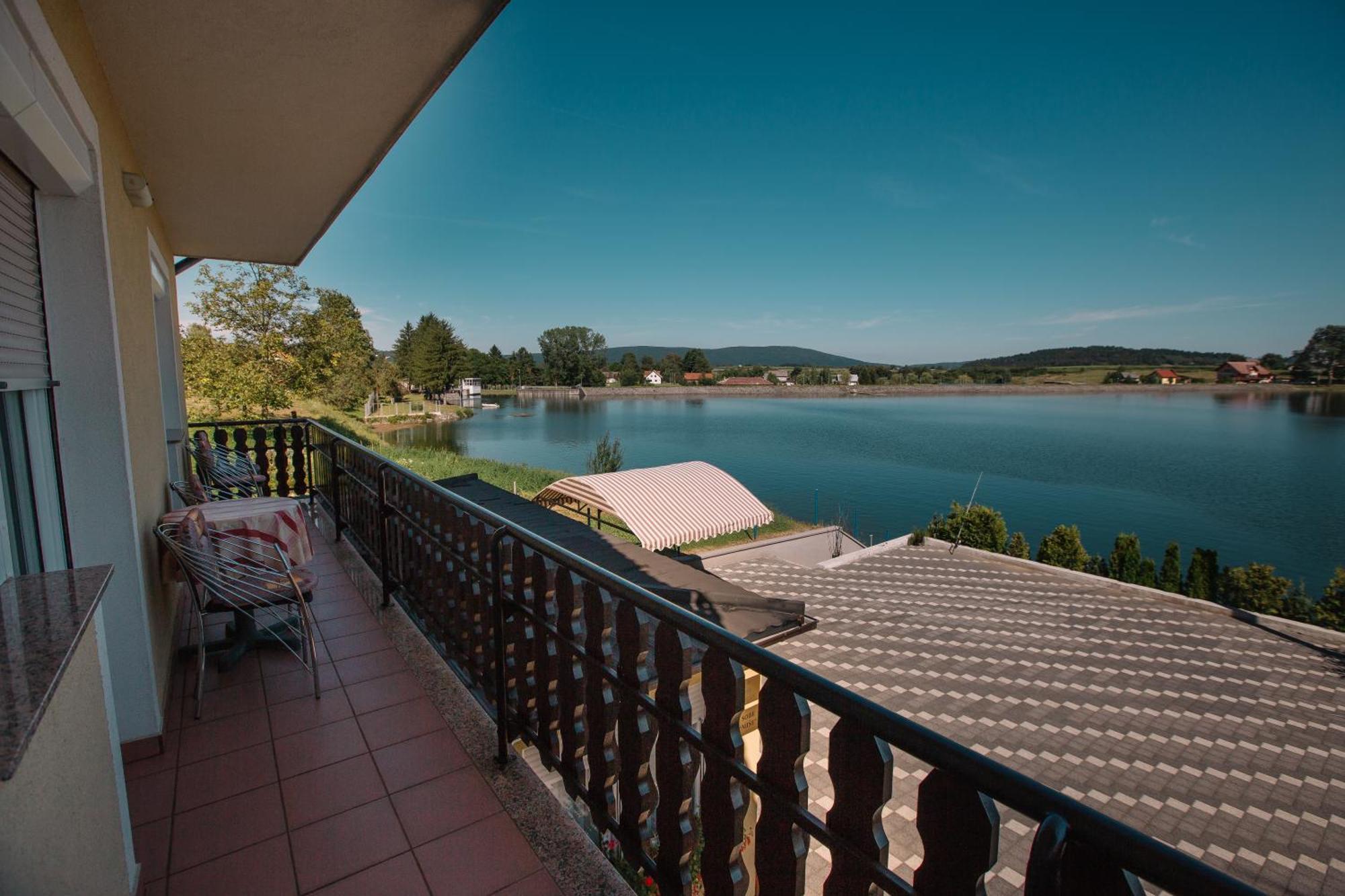 Apartments Mise Ogulin Exterior foto