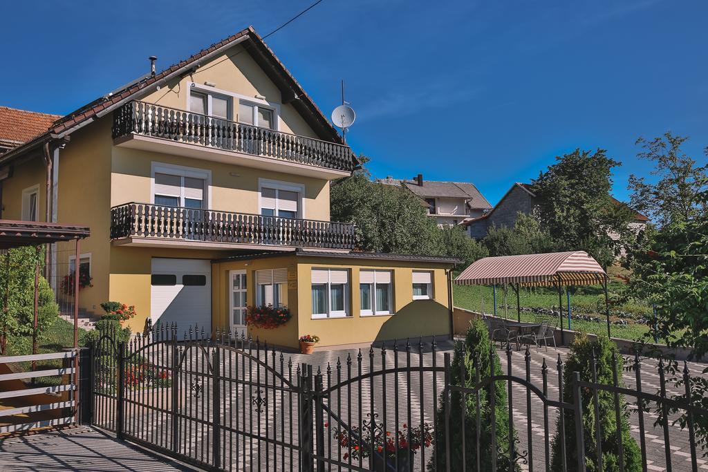 Apartments Mise Ogulin Exterior foto