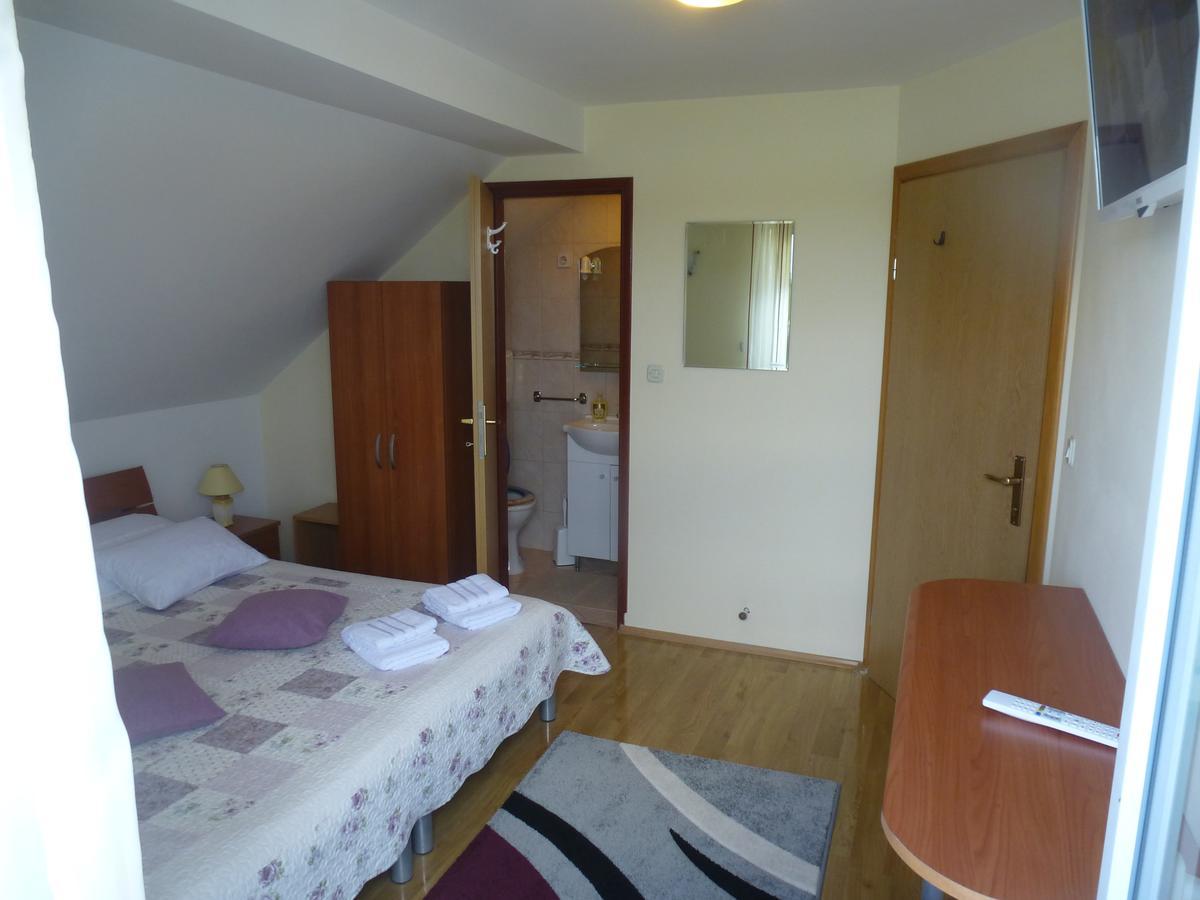 Apartments Mise Ogulin Exterior foto