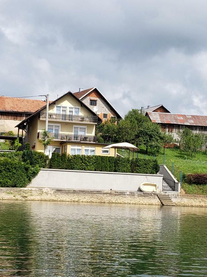 Apartments Mise Ogulin Exterior foto